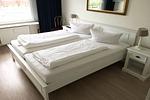Schlafzimmer - Norderhoog Whg. 82 / 3.OG / W - Top-Hundeurlaub