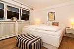 Schlafzimmer - Haus Stedum Whg. 13 EG / UG - Top-Hundeurlaub