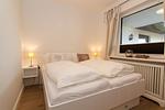 Schlafzimmer - Haus Stedum Whg. 13 EG / UG - Top-Hundeurlaub