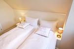 Schlafzimmer - Haus Käpt`n Hein Cors Whg. 4 OG/DG - Top-Hundeurlaub