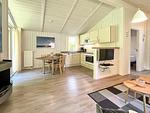 Wohnzimmer mit Blick zur Küche - Ferienhaus 08 - Top-Hundeurlaub
