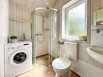 Badezimmer mit Dusche und Waschmaschine - Ferienhaus 08 - Top-Hundeurlaub
