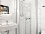 Badezimmer - Reetdachhaus Hus Achtern - Top-Hundeurlaub
