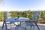 Terrasse mit Tisch und Stühlen - Henriette - Top-Hundeurlaub