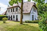 Außenansicht eines charmanten Reetdachhauses - Henriette - Top-Hundeurlaub