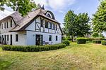 Außenansicht eines Hauses mit Reetdach - Henriette - Top-Hundeurlaub