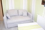 Bequemes Sofa im Wohnzimmer als Aufbettung - Ferienwohnung Zur Rennsteigruh - Top-Hundeurlaub