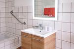 Badezimmer mit LED Spiegel - Ferienwohnung Zur Rennsteigruh - Top-Hundeurlaub