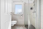 Badezimmer - Ferienhaus „Windrose II“ Schönberg - Holm - Top-Hundeurlaub