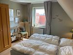 Schlafzimmer mit Doppelbett im sihi2-17, Mellumweg 6b, Hus Inselkieker in Schillig - Hus Inselkieker 217 - Top-Hundeurlaub