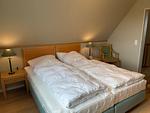 Schlafzimmer mit Doppelbett im sihi2-17, Mellumweg 6b, Hus Inselkieker in Schillig - Hus Inselkieker 217 - Top-Hundeurlaub