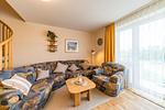 Wohn-Essbereich mit Couch im sihi217, Hus Inselkieker, Mellumweg 6b in Schillig - Hus Inselkieker 217 - Top-Hundeurlaub