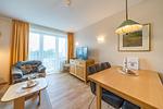Wohn-Essbereich mit Flatscreen-TV im sihi217, Hus Inselkieker, Mellumweg 6b in Schillig - Hus Inselkieker 217 - Top-Hundeurlaub