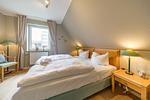 Zweites Schlafzimmer mit Doppelbett im sihi217, Hus Inselkieker, Mellumweg 6b in Schillig - Hus Inselkieker 217 - Top-Hundeurlaub