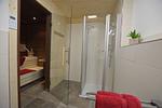Badezimmer - Platzhirsch - Feriendorf Via Claudia Haus 78 - Top-Hundeurlaub