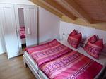 Schlafzimmer - Platzhirsch - Feriendorf Via Claudia Haus 78 - Top-Hundeurlaub
