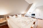 Schlafzimmer OG - Dünen-Cottage - Top-Hundeurlaub