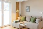 Ferienwohnung Salz/Haus Queller in Wittdün/Amrum  Sofa mit Stehlampe - Salz - Das Queller - Top-Hundeurlaub