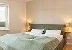 Ferienwohnung Salz/Haus Queller in Wittdün/Amrum  Doppelbett mit zwei Leselampen - Salz - Das Queller - Top-Hundeurlaub