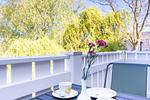 Terrasse mit Tisch und Blumen - Nathalie - Top-Hundeurlaub