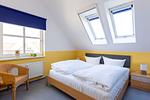 Schlafzimmer mit gemütlichem Doppelbett - Nathalie - Top-Hundeurlaub