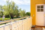 Balkon mit Aussicht auf grüne Bäume - Nathalie - Top-Hundeurlaub