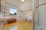 Badezimmer - Ferienhaus Boddenperle in Glowe - Top-Hundeurlaub