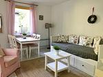 Wohnbereich mit Schlafsofa - Bungalow 68 Glowe - Top-Hundeurlaub