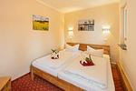 Schlafzimmer - Ferienhaus Janina mit Kamin und Sonnenterrasse - Top-Hundeurlaub
