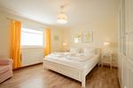 Schlafzimmer 1 OG - Haus Marie - Top-Hundeurlaub