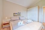 Schlafzimmer - Ferienhaus Bodden Hus 27 Feriendorf Klein Stresow Rügen - Top-Hundeurlaub