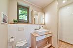Badezimmer - Ferienhaus Bodden Hus 27 Feriendorf Klein Stresow Rügen - Top-Hundeurlaub