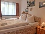 Schlafzimmer - Meerblickvilla "Prinz Heinrich" - Appartement 4 - Top-Hundeurlaub