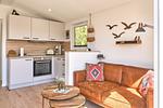 Wohnzimmer - Ferienhaus Koje 119 – mit Zweirad-Garage für Motorrad, Moped & Fahrrad - Top-Hundeurlaub
