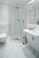Badezimmer - Regina Maris, Wohnung 1 - Top-Hundeurlaub