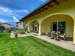 schöner Terrassenbereich und Garten mit großer Rasenfläche - Villa Archi - Top-Hundeurlaub