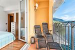 sonniger überdachter Balkon mit Liegestühlen - Mariangela - Top-Hundeurlaub