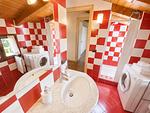Badezimmer mit Waschmaschiene - Beata Rose - Top-Hundeurlaub