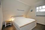 2. Schlafzimmer im Obergeschoss - Reethaus 01a - Sylt - Top-Hundeurlaub