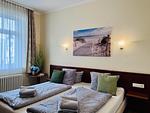 Schlafzimmer - Ferienwohnung Strandlust in der Villa Seeadler Binz - Top-Hundeurlaub