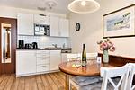 Küche / Küchenzeile - Ferienwohnung Strandlust in der Villa Seeadler Binz - Top-Hundeurlaub