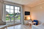 Wohnzimmer - Ferienhaus Boddenlust 24 Feriendorf Klein Stresow Rügen - Top-Hundeurlaub