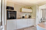 Küche / Küchenzeile - Ferienhaus Boddenlust 24 Feriendorf Klein Stresow Rügen - Top-Hundeurlaub
