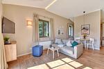Wohnzimmer - Ferienhaus Svantevit 31 Feriendorf Klein Stresow Rügen - Top-Hundeurlaub