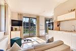 Wohnzimmer - Ferienhaus Strandbude Feriendorf 32 Klein Stresow Rügen - Top-Hundeurlaub