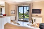Wohnzimmer - Ferienhaus Frische Brise 33 Feriendorf Klein Stresow Rügen - Top-Hundeurlaub