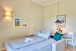 Wohnzimmer - Ferienhaus Frische Brise 33 Feriendorf Klein Stresow Rügen - Top-Hundeurlaub