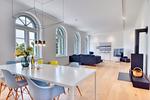 Wohnzimmer - Ferienwohnung Fürst Malte Loft I Design & Pool Putbus - Top-Hundeurlaub