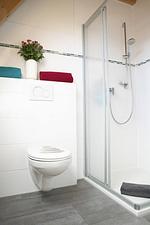 Badezimmer - Ferienhaus Zimmers-Nordseehaus - Top-Hundeurlaub