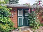 Fassade / Eingang - Ferienwohnung Hühnerstall Hasselberg - Top-Hundeurlaub
